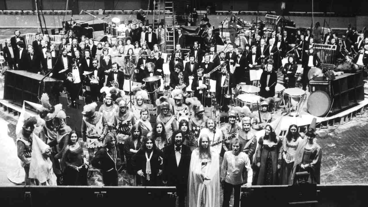 Rick Wakeman with the entire cast of the King Arthur On Ice stage show