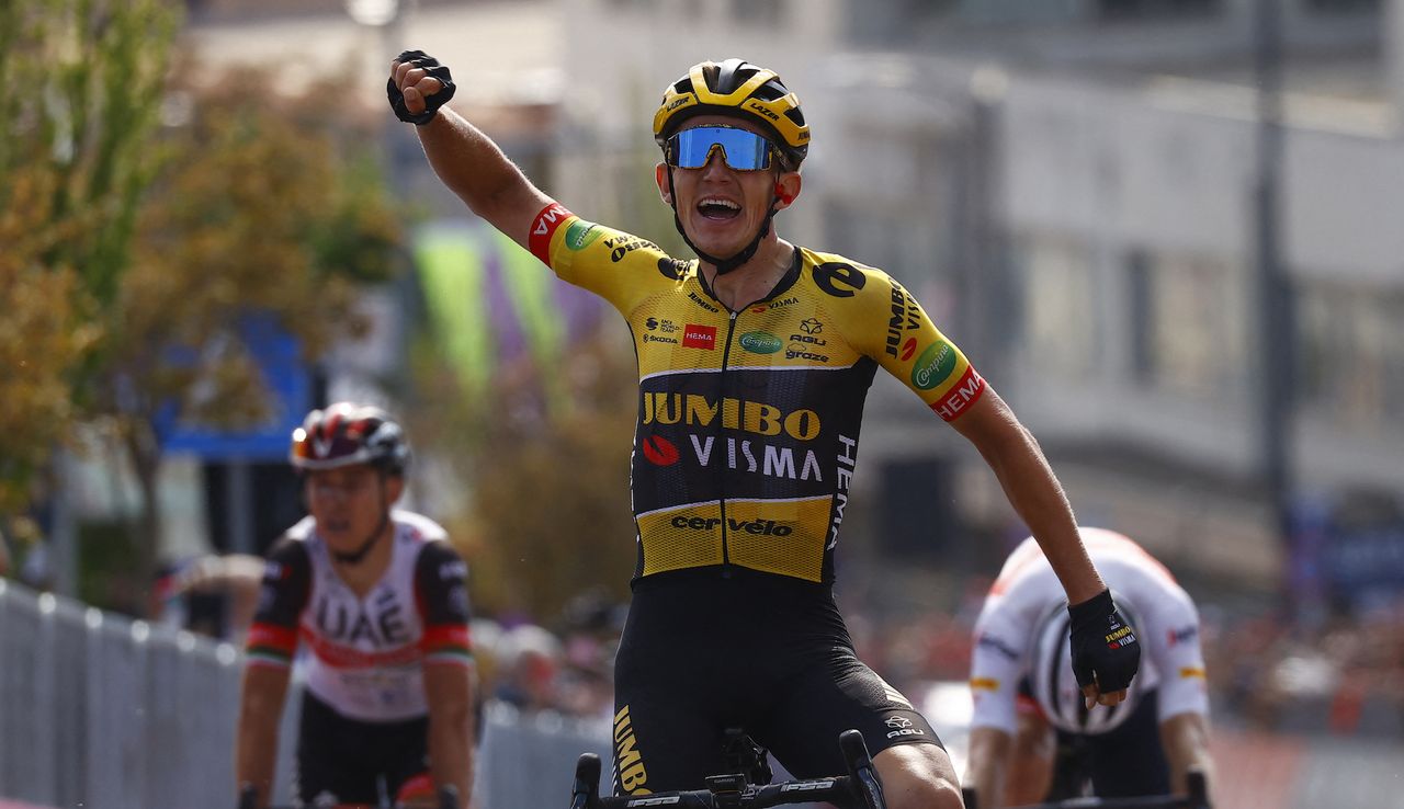 Koen Bouwman wins stage 7 of the 2022 Giro d&#039;Italia