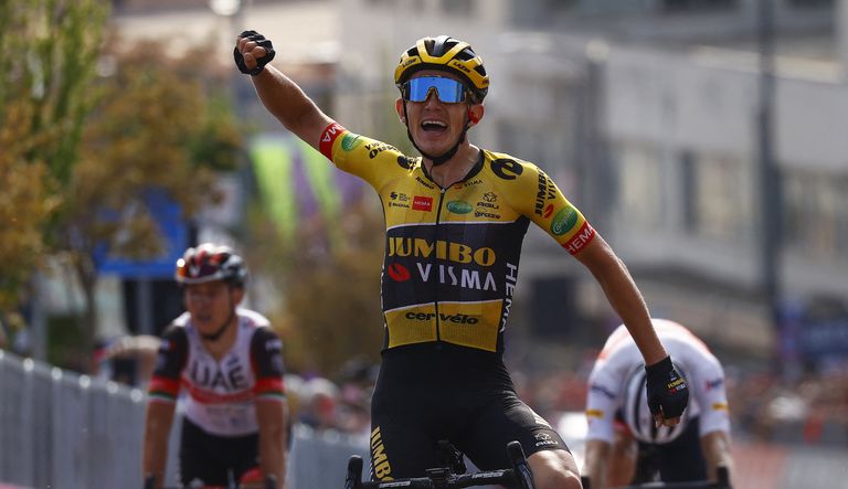 Koen Bouwman wins stage 7 of the 2022 Giro d'Italia