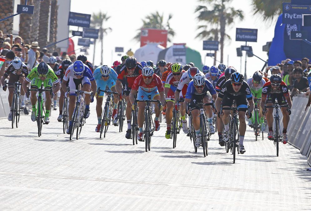 Elia Viviani leads the sprint