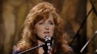 Bonnie Raitt performing on SNL