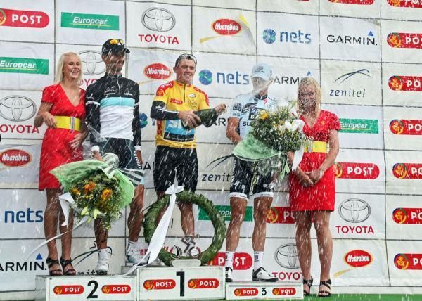 Gerrans opens the champagne