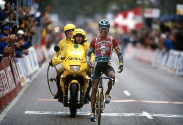 Oscar Camenzind attacked on the last lap and a moment of hesitation was all he needed to create a winning gap