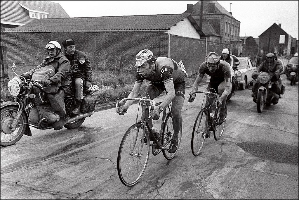 Molteni&rsquo;s Eddy Merckx &ndash; on his Colnago Super &ndash; leads Roger De Vlaeminck (Brooklyn) at the 1973 Paris-Roubaix