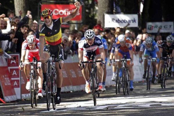 Tom Boonen (Omega Pharma-QuickStep) claims the win.