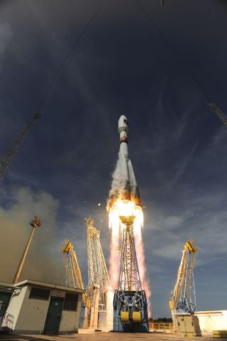 Soyuz VS03 Lifts Off