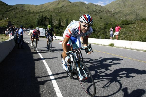 Jose Serpa (Androni - Giocattoli) launches his stage-winning sprint.