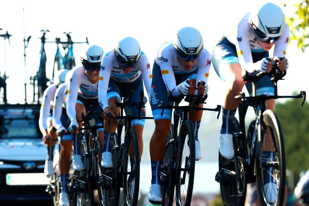 MARINA DE CUDEYO SPAIN SEPTEMBER 07 Elisa Balsamo of Italy and Team Trek Segafredo with teammates sprint during the 8th Ceratizit Challenge By La Vuelta 2022 Stage 1 a 199km team time trial stage from Marina de Cudeyo to Marina de Cudeyo CERATIZITChallenge22 UCIWWT on September 07 2022 in Marina de Cudeyo Spain Photo by Gonzalo Arroyo MorenoGetty Images