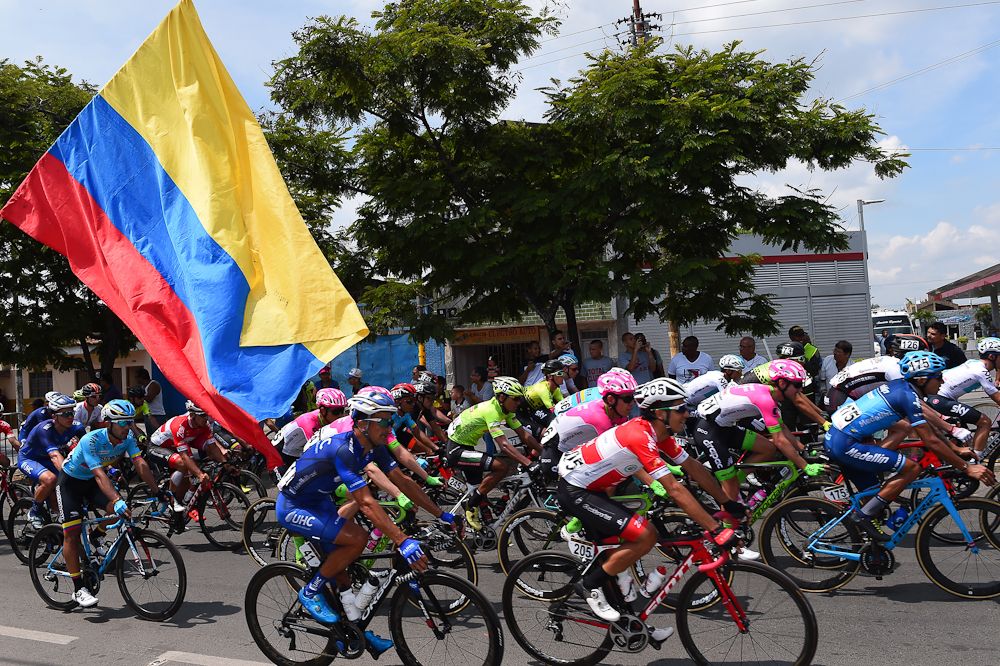 The Colombian flag flies above the peloton during stage 1 of Colombia Oro y Paz.