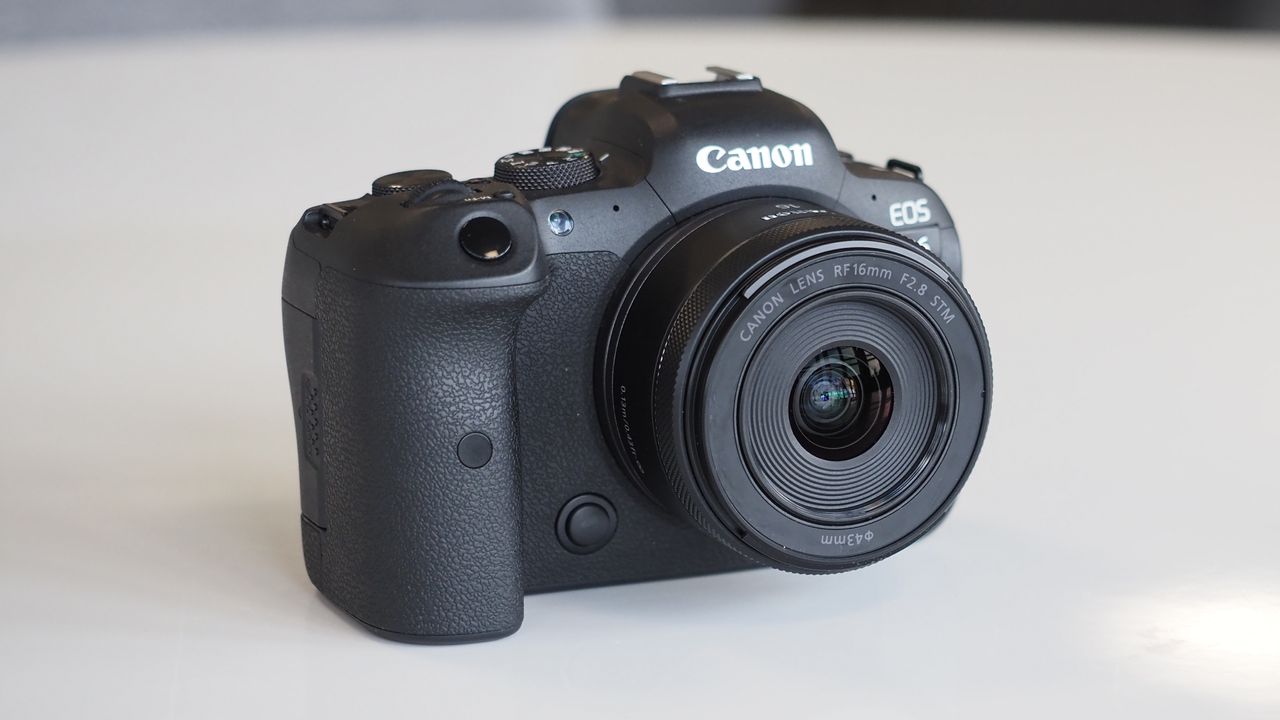 Canon RF 16mm f/2.8 STM