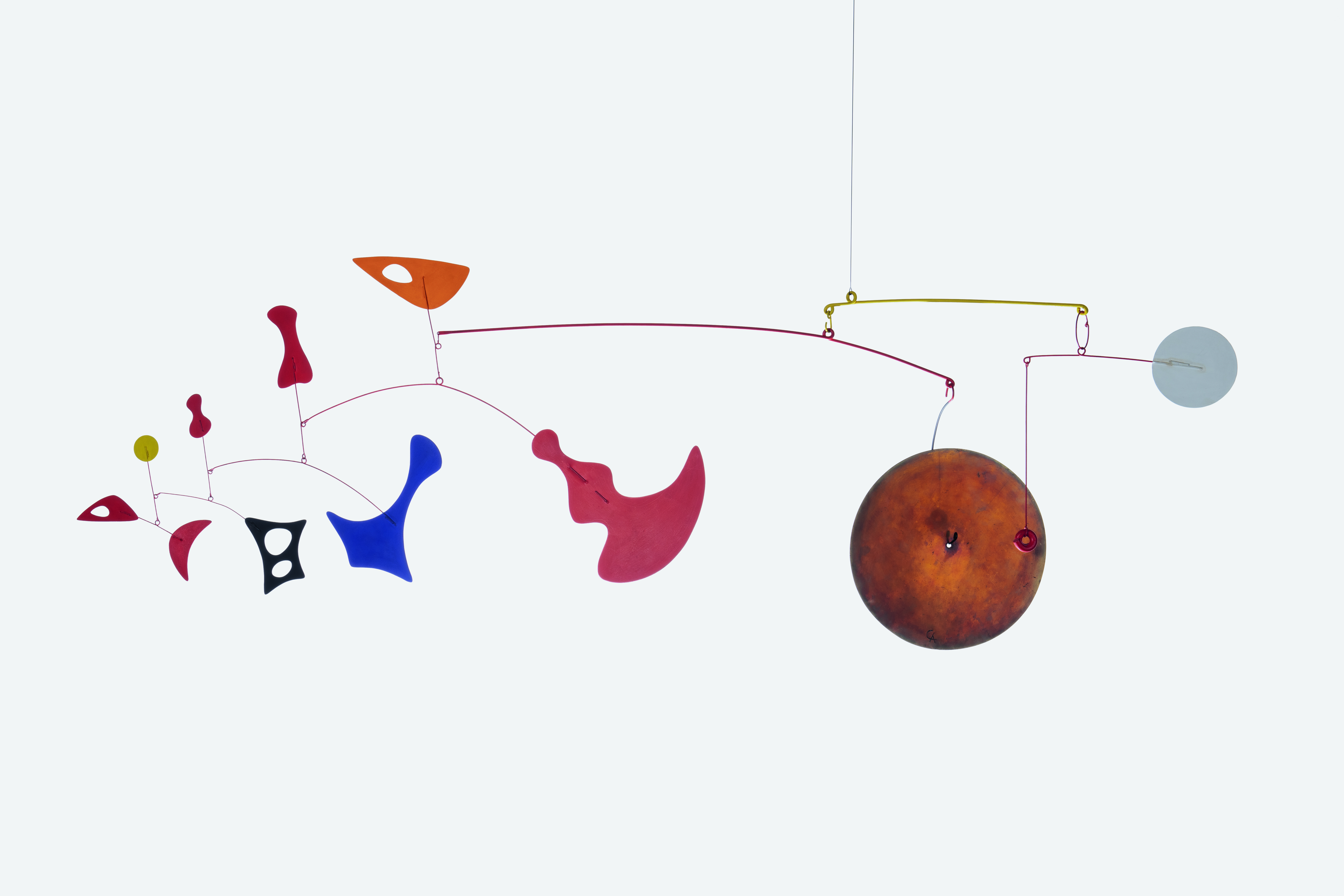 Alexander Calder, Dispersed Objects with Brass Gong, 1948. Brass, sheet metal, wire, and paint. 48.3 x 167.6 cm.