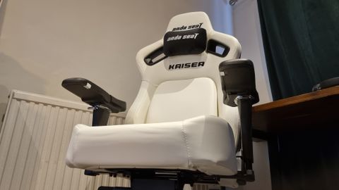 The AndaSeat Kaiser 4 XL gaming chair, in white