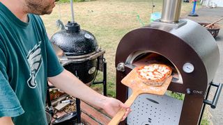 Alfa Nano cooking pizza