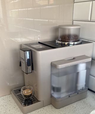 I tested the De'Longhi Rivelia luxury coffee machine and now I brew like a  skilled barista – The Luxe Review