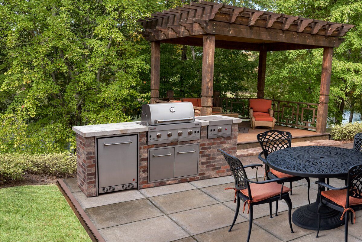 outdoor kitchen