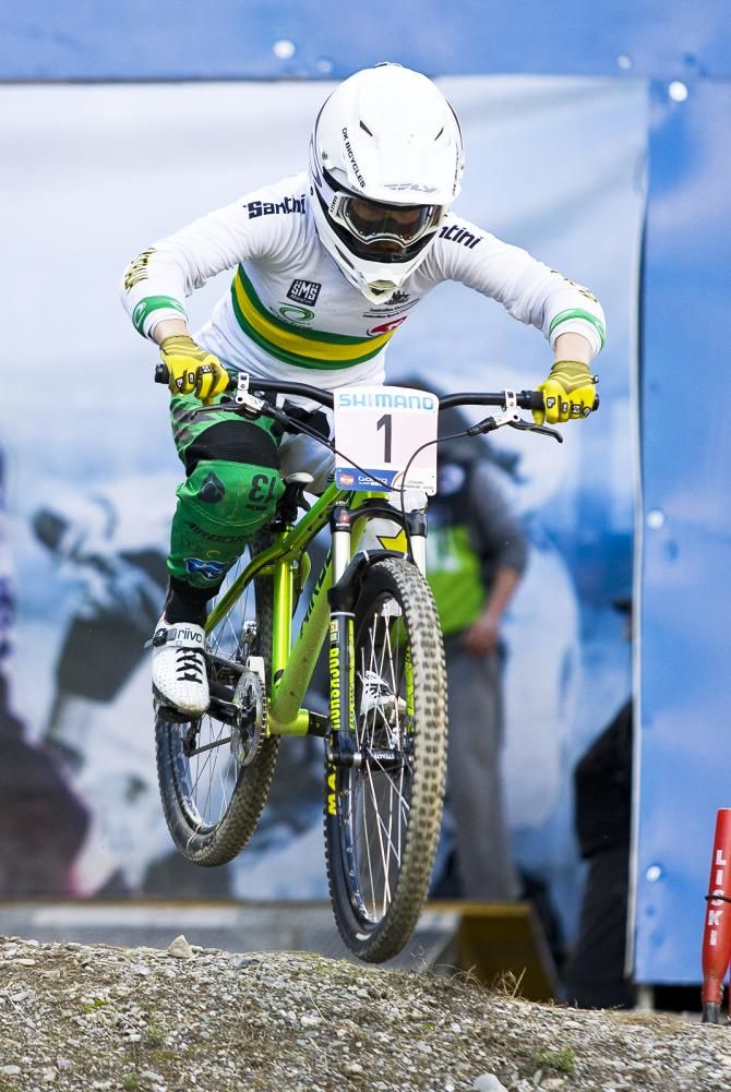 Caroline Buchanan on course for a World Championship win in the mountain bike discipline of four cross