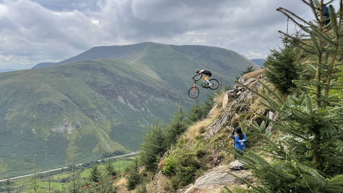 Red Hard Line Racing Cycle How to win at Red Bull Hardline(as a spectator) | Bike Perfect