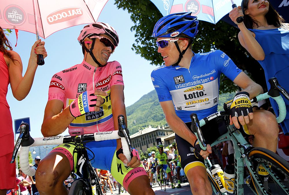 Alberto Contador (Tinkoff-Saxo) on the start line with Dutch rider Steven Kruijswijk (Lotto NL- Jumbo)