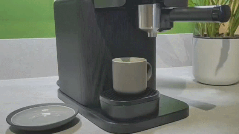 Philips Baristina coffee maker moving its portafilter from right to left