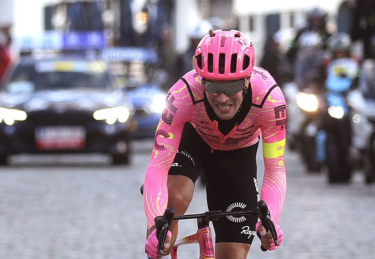 Alberto Bettiol went on the attack at Dwars door Vlaanderen only to be struck by cramp