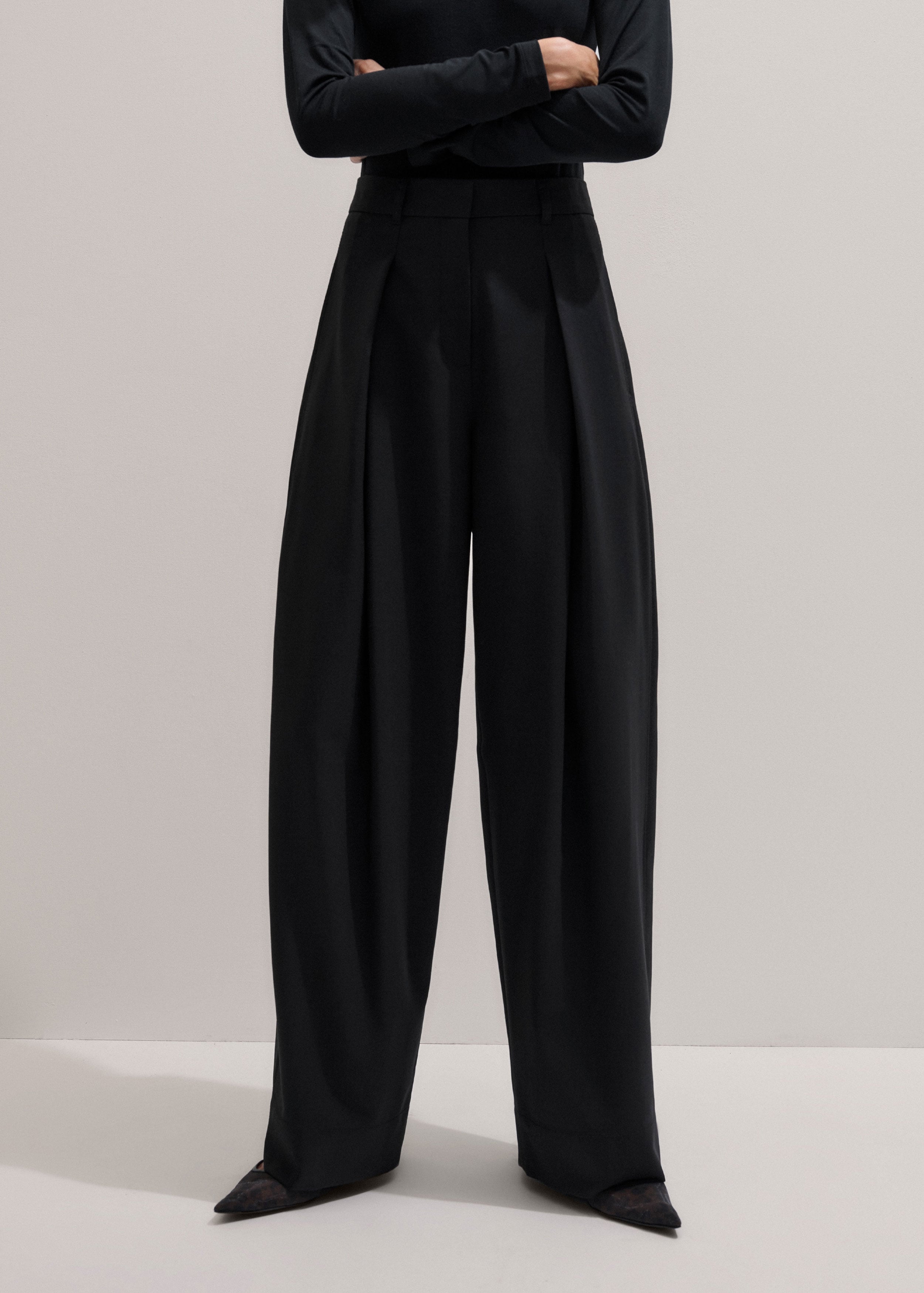 Pleat Tapered Trouser