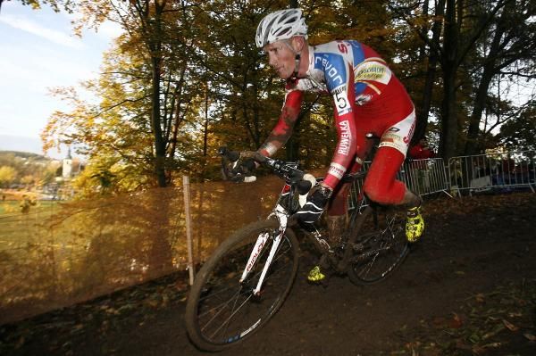 Klaas Vantornout used his strong running and mud-riding skills in Plzen