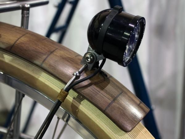 Banjo Cycles builder Aaron Rogers devised a custom mount for the dynamo-powered front light and neatly routed the wires with lacquered jute twine.