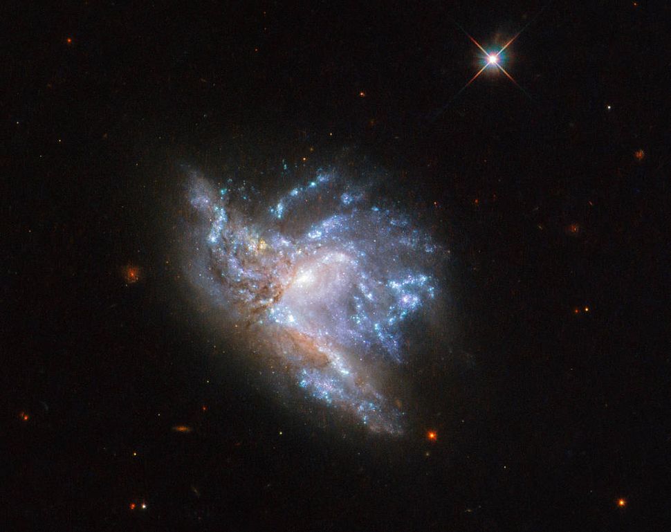 When Galaxies Collide! Gorgeous Hubble Photo Gives Glimpse of Milky Way's Fate