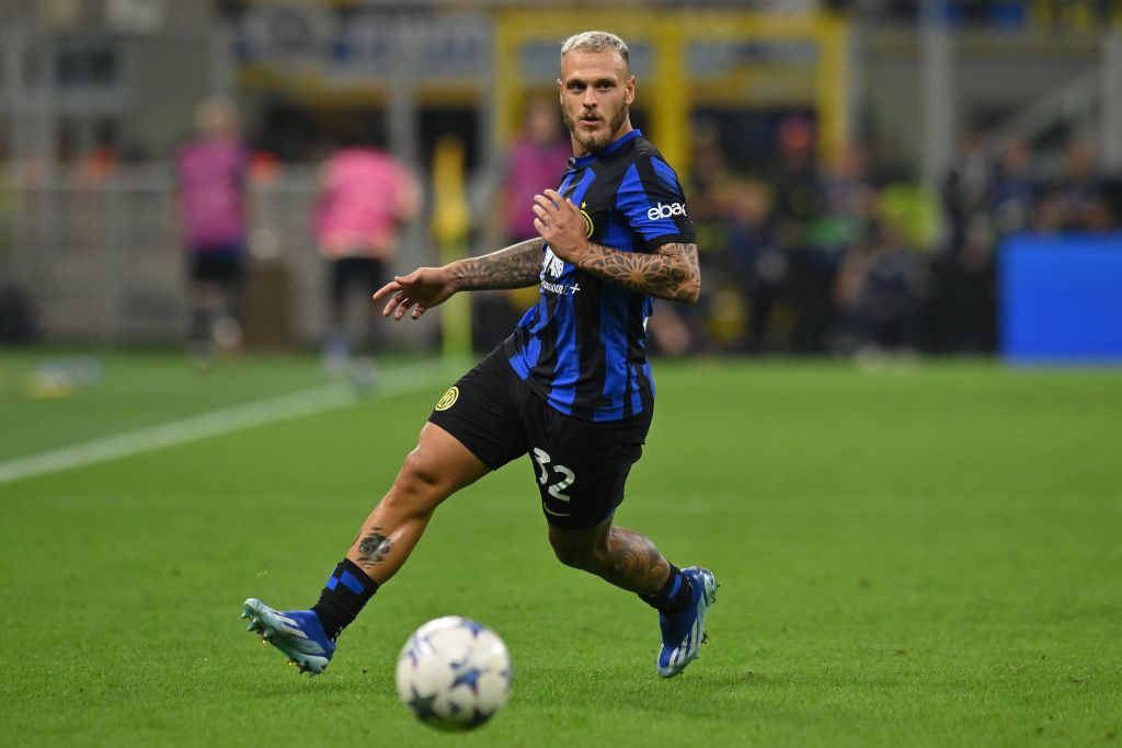 Federico Dimarco of FC Internazionale in action during the UEFA Champions League match between FC Internazionale and SL Benfica at Stadio Giuseppe Meazza on October 03, 2023 in Milan, Italy. (Photo by Alessandro Sabattini/Getty Images)