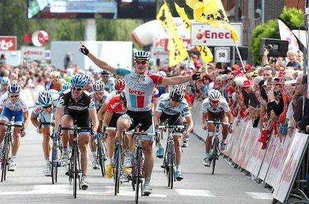 André Greipel (Omega Pharma-Lotto) wins stage 2 at the Eneco Tour, the German's second straight victory.