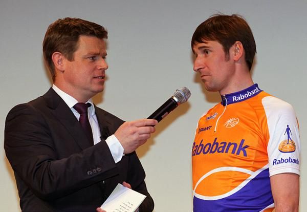 PR officer Luuc Eisenga has a word with 2009 Giro champion Denis Menchov.