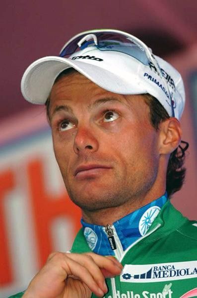 Danilo Di Luca (Liquigas) zips up the Maglia Verde.