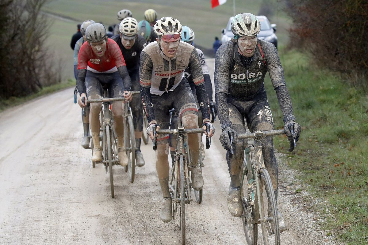 The chasing group