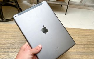 iPad 2020 review back