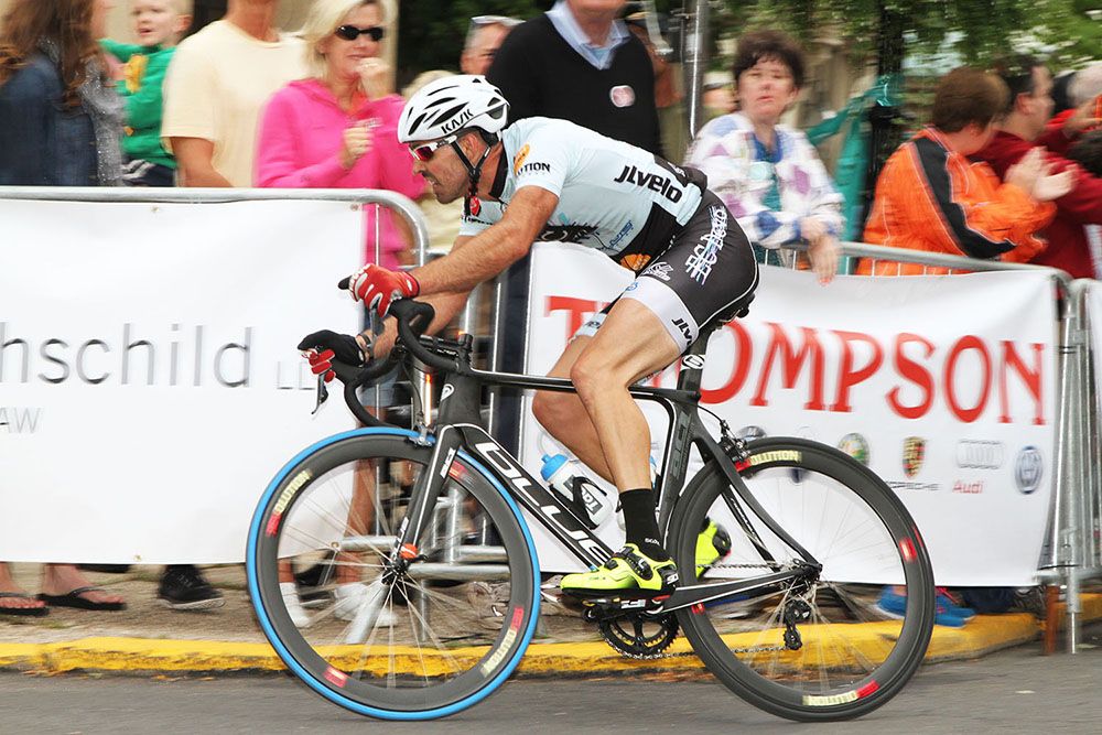 Gui Nelessen (EC Devo Cycling) knows how to take a corner.