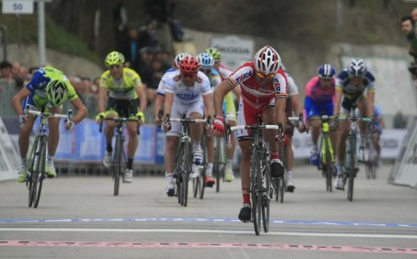 Joaquim Rodriguez (Katusha) wins in Offida