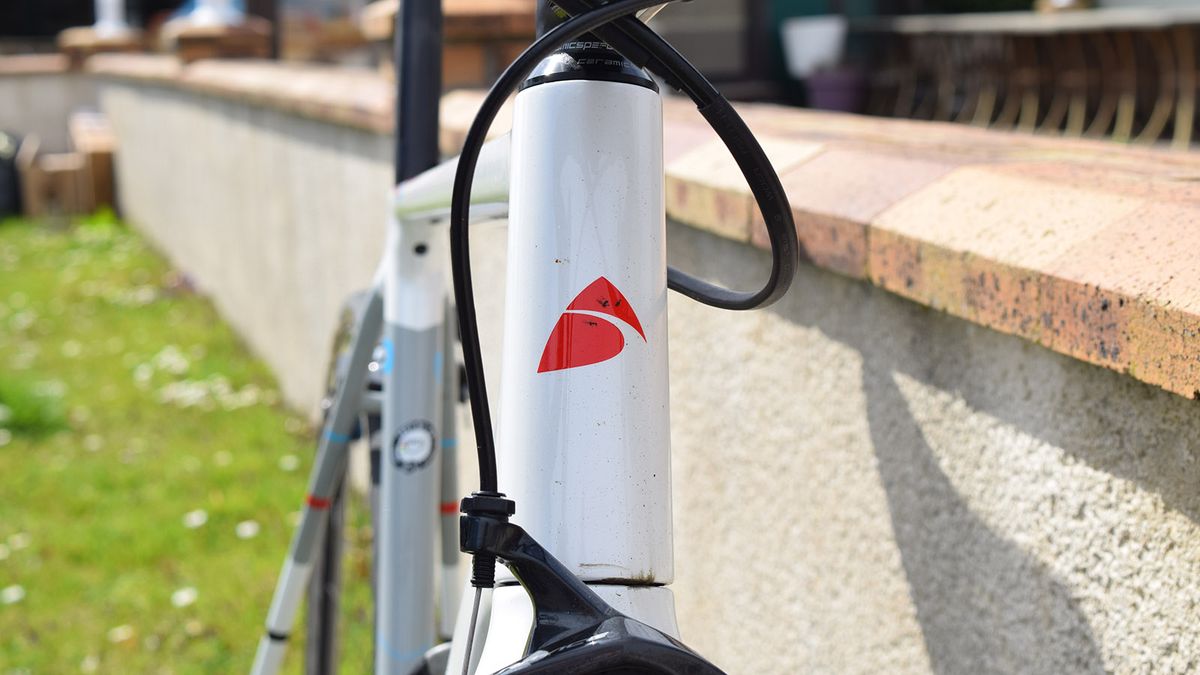 The head tube is an uncluttered affair with a red Factor logo the only feature