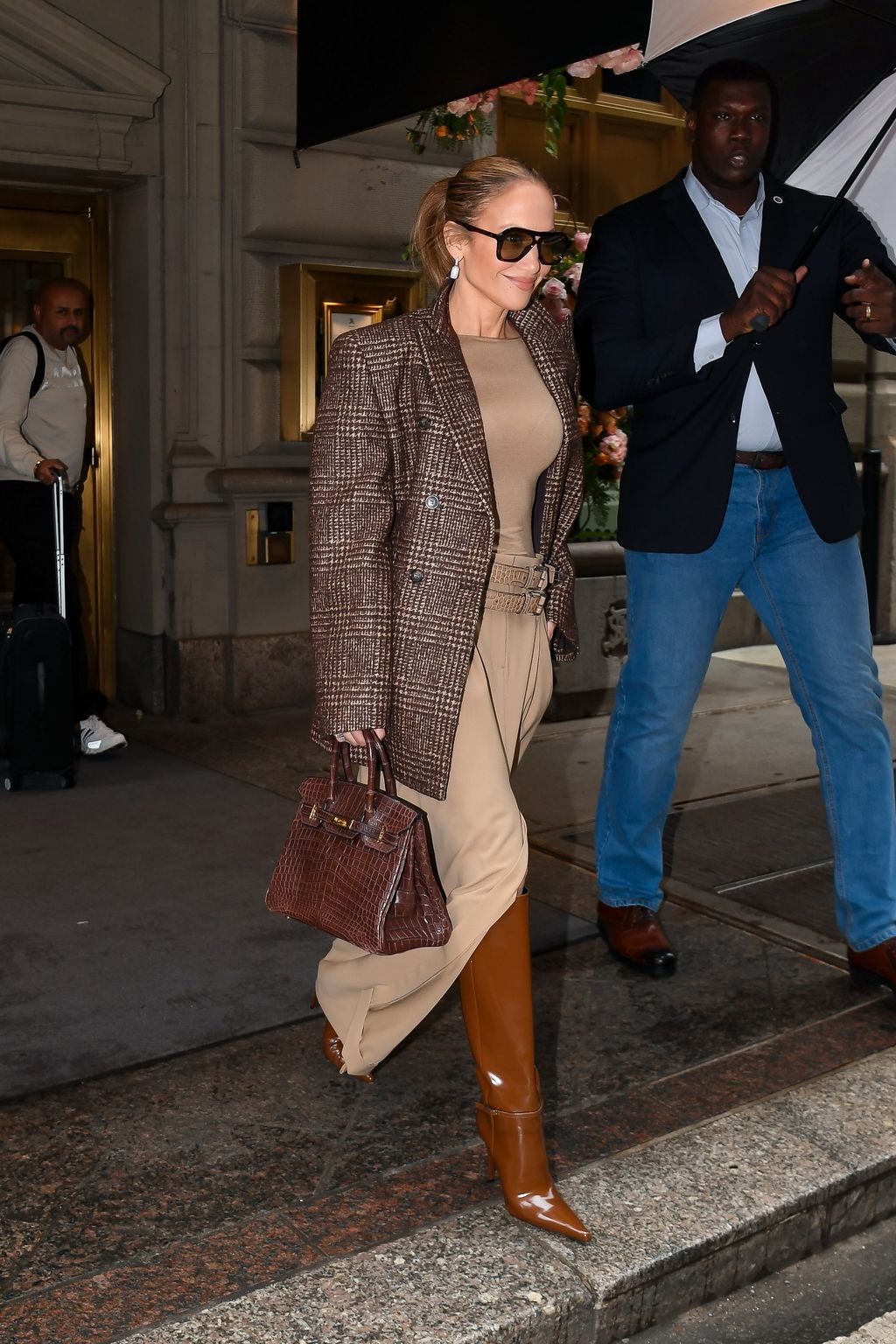 Jennifer Lopez Swaps Affordable White Handbag for $20,000 Birkin ...