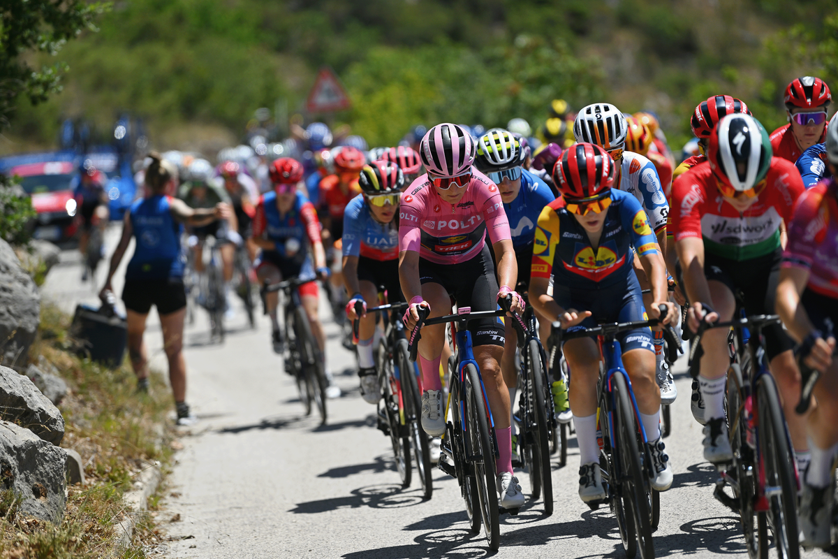 The peloton during stage 8 of the Giro d'Italia Women