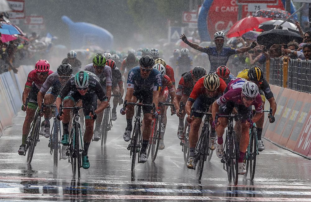 Elia Viviani (Quick-Step Floors) on his way to winning stage 17 at the Giro d'Italia