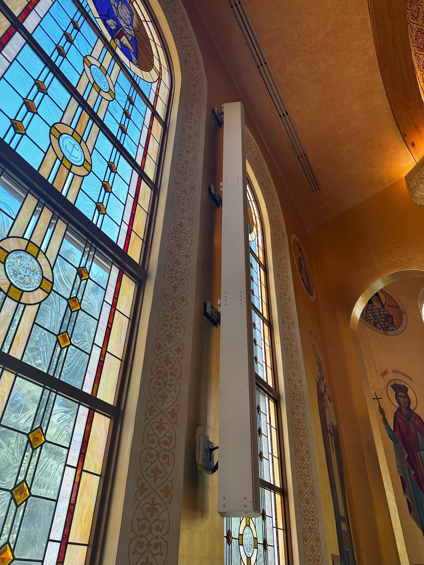 Iconyx loudspeakers overcome acoustical challenges.