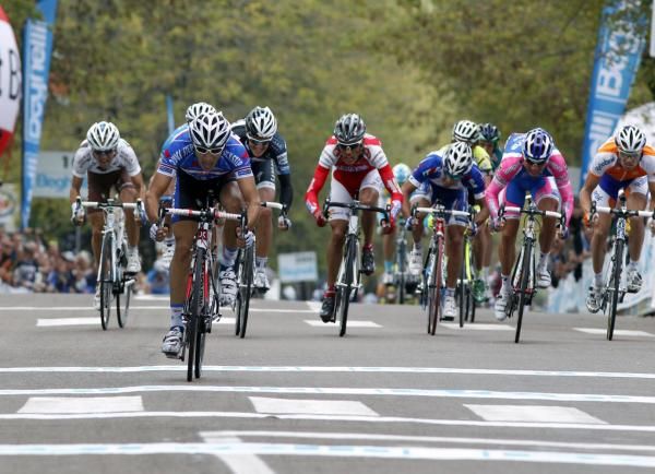 Dario Cataldo (Quick Step) opened a gap on the climb to the finish