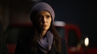 Elizabeth Tulloch&#039;s Lois Lane wearing lavender beanie hat and lavender scarf