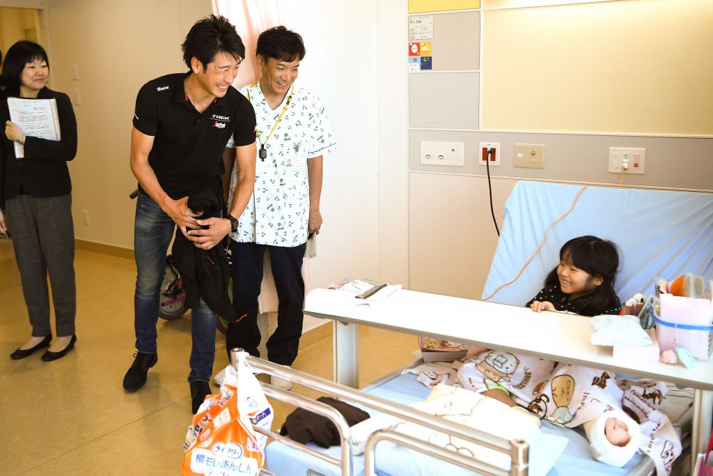 Fumiyuki Beppu visits children in hospital
