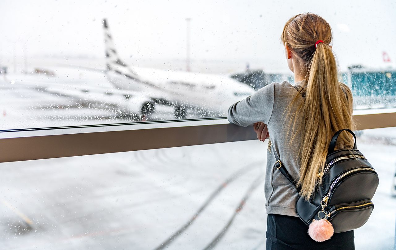 woman removed flight inappropriate outfit