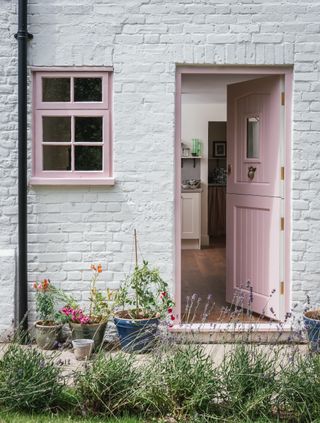 cottage in Kent with a pink door