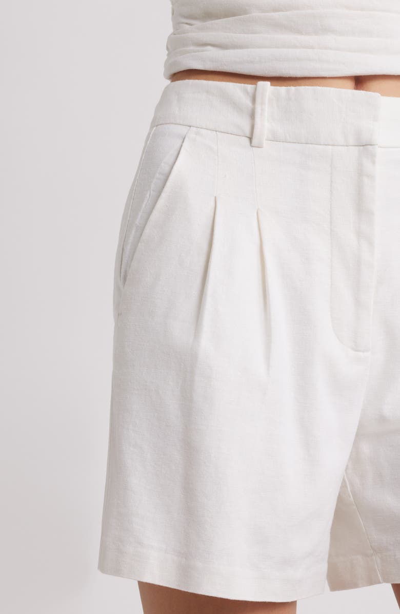 Everyday Pleated Linen Blend Shorts