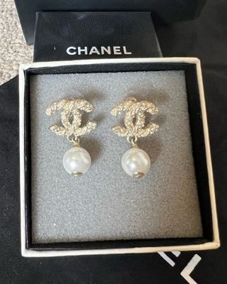 Chanel, Rental Pearl Earrings