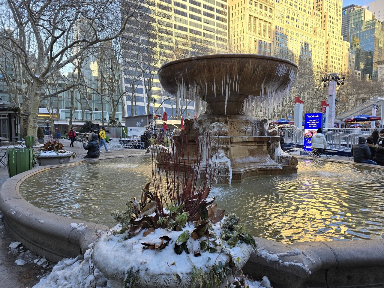 galaxy s24 ultra shot of a fountain