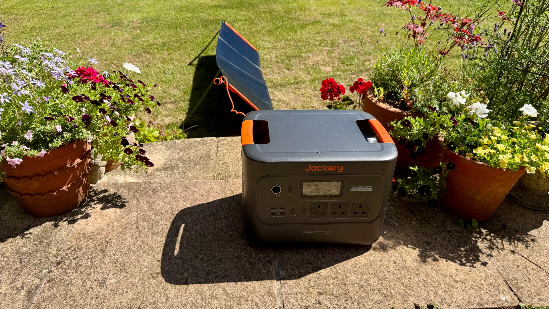 Jackery Explorer 3000 V2 with solar panel